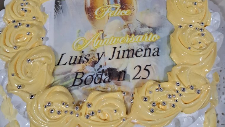 Torta de aniversario 25 compartida por Jimena Berrios