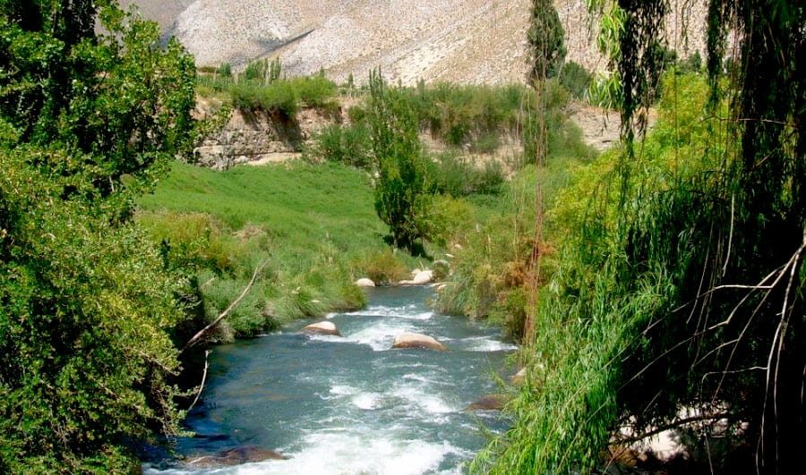 Río Hurtado y paisaje interior para ruta escénica